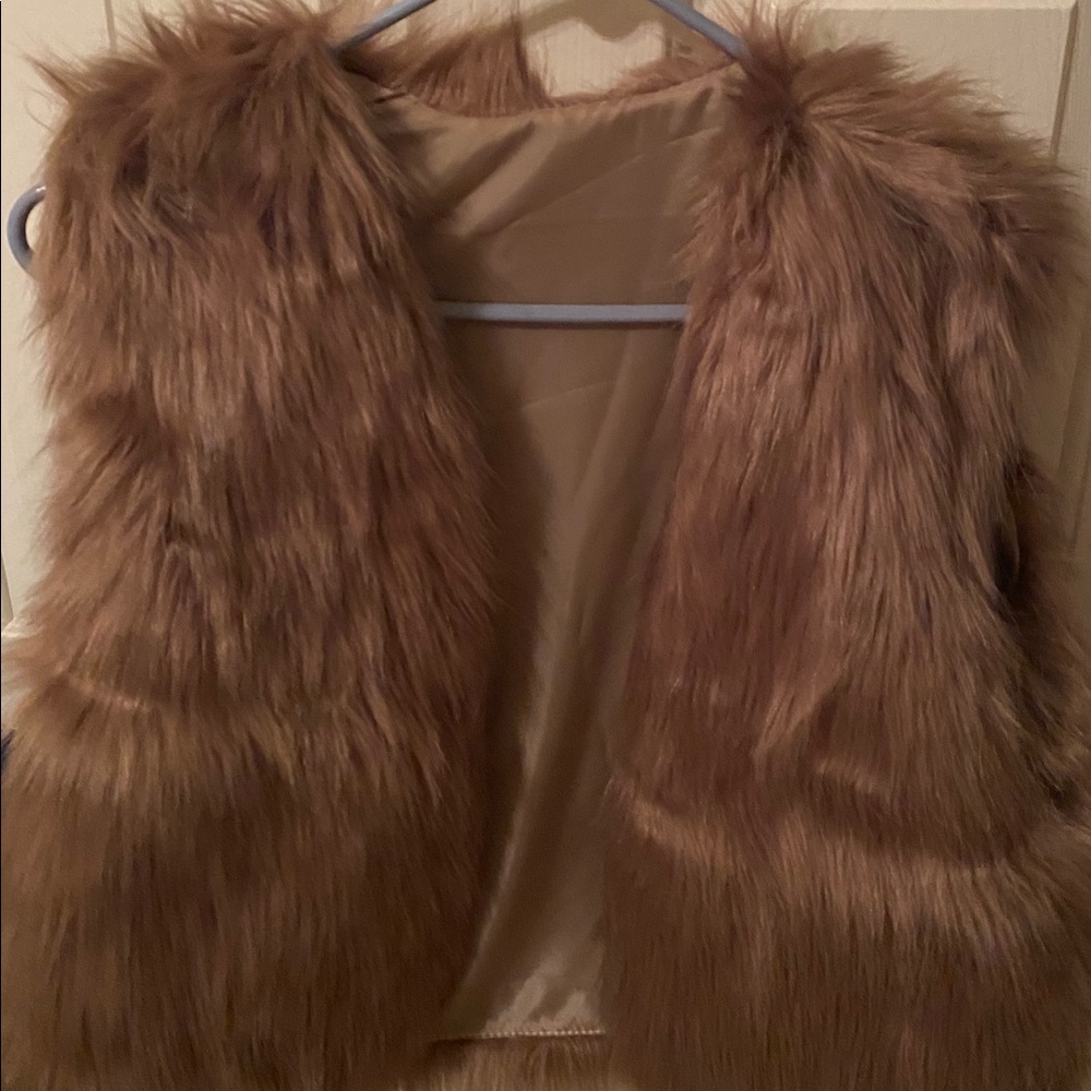 NWOT.Brown Faux Fur Vest